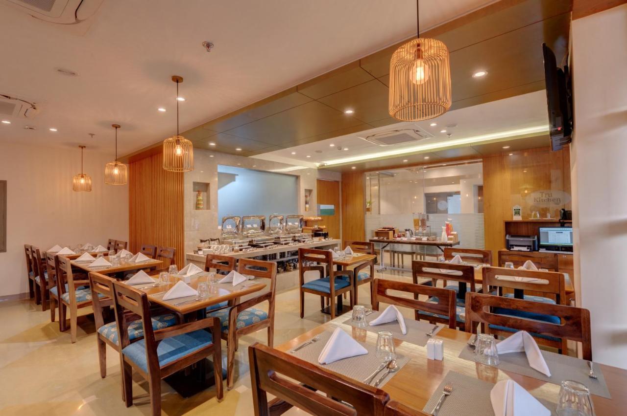 The Beacon Hotel Vadodara Exterior photo